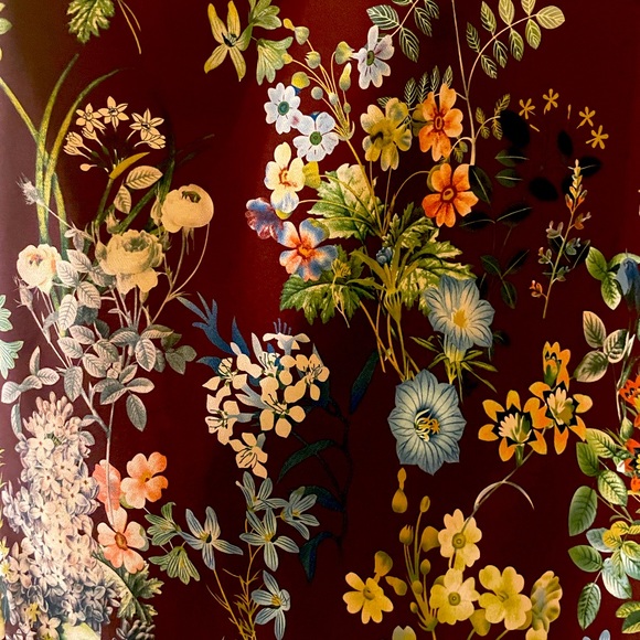 Gorgeous floral print skirt, brown background. 10% spandex for a bit of stretch. - Picture 2 of 6